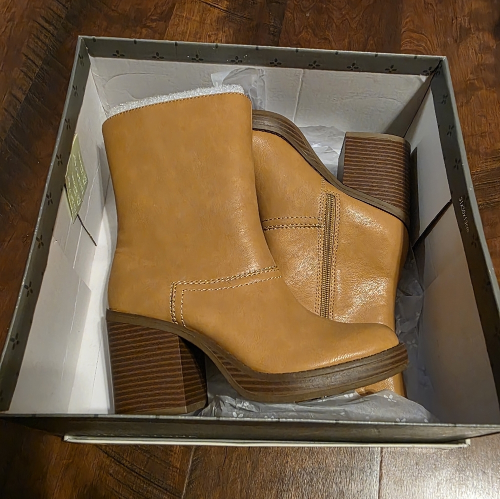 Sun + Stone Tan Heeled Boots - Picture 1 of 8